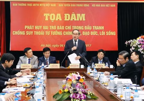Phát huy vai trò báo chí trong đấu tranh chống sự suy thoái tư tưởng, chính trị, đạo đức ảnh 1