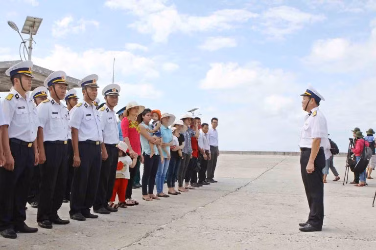 Mang Tết đến với chiến sĩ Trường Sa ảnh 9