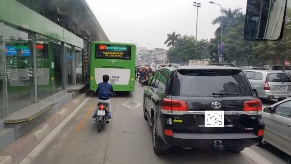 Sau Tết Nguyên đán mới xử phạt vi phạm làn đường xe buýt nhanh ảnh 1
