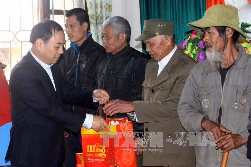  Ban Chỉ đạo Tây Bắc chúc Tết đồng bào vùng biên ảnh 1