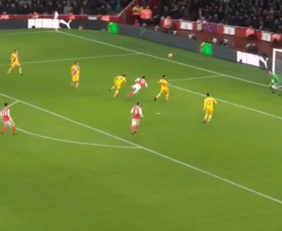 Thêm siêu phẩm bọ cạp từ Olivier Giroud ảnh 2