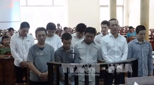 Lừa bán đồng đen, dàn cảnh cướp tiền lĩnh án hơn 134 năm tù ảnh 1