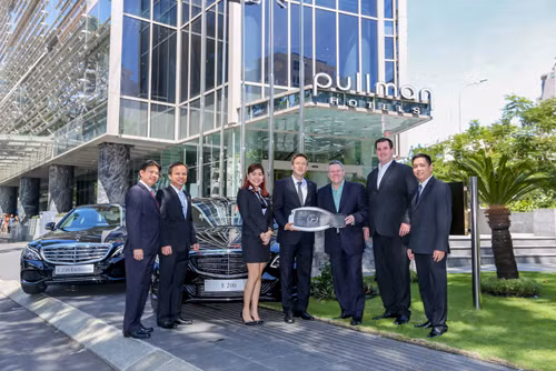 Pullman Sài Gòn Centre nhận xe Mercedes-Benz E-Class và C-Class ảnh 1