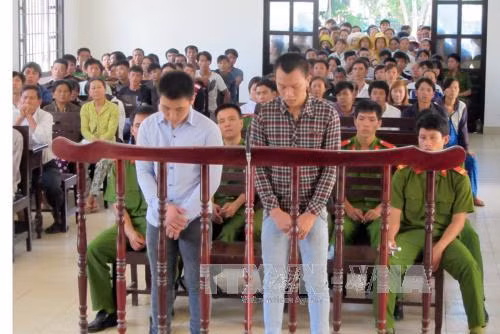 Hai đối tượng giết người trong quán nhậu lĩnh án ảnh 1