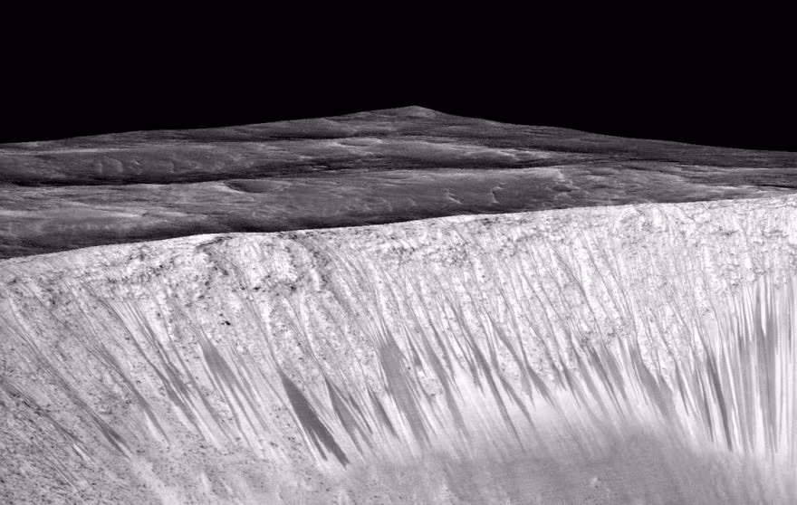 NASA phát hiện nước trên Sao Hỏa ảnh 1