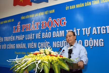 Phát động công nhân, viên chức thực hiện an toàn giao thông ảnh 2