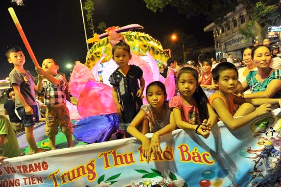 Rực rỡ đêm hội Trung thu lớn nhất Việt Nam ảnh 7