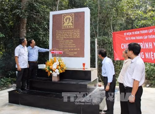 Hội Cựu chiến binh TTXVN thăm lại chiến trường xưa ảnh 1