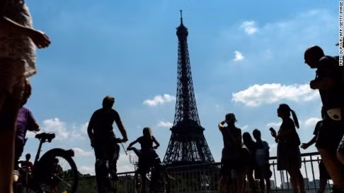 Tháp Eiffel bị đóng cửa do có kẻ đột nhập ảnh 1