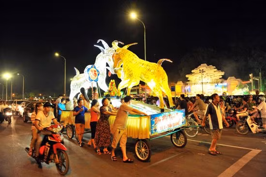 Rực rỡ đêm hội Trung thu lớn nhất Việt Nam ảnh 1