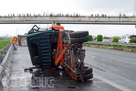 Tai nạn liên hoàn trên cao tốc Trung Lương, 4 người thương vong ảnh 2