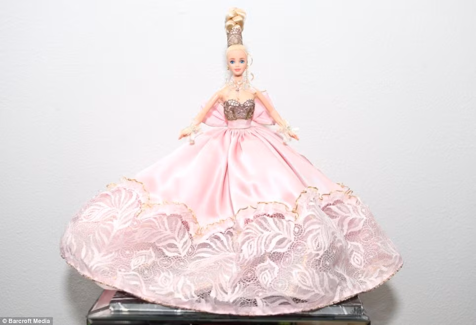 Người đàn ông sưu tập hơn 2.000 búp bê Barbie ảnh 7