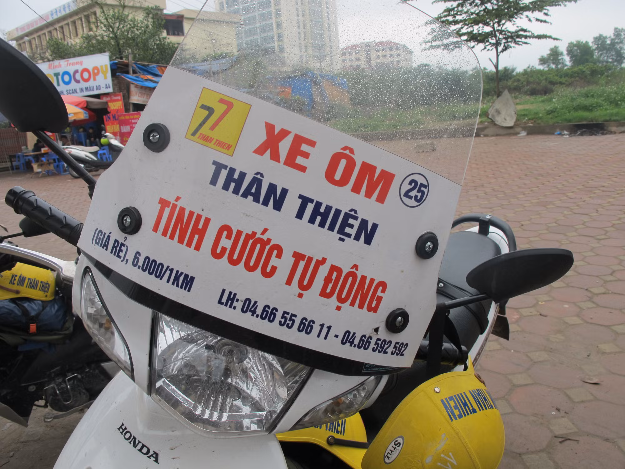 Lạ lẫm với taxi xe ôm tại Hà Nội ảnh 1