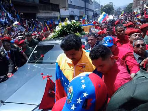 Biển người tiễn đưa di hài cố tổng thống Chavez ảnh 8