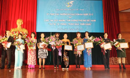 Giải thưởng Kovalevskaia năm 2012: Không ngừng sáng tạo vì cộng đồng ảnh 1