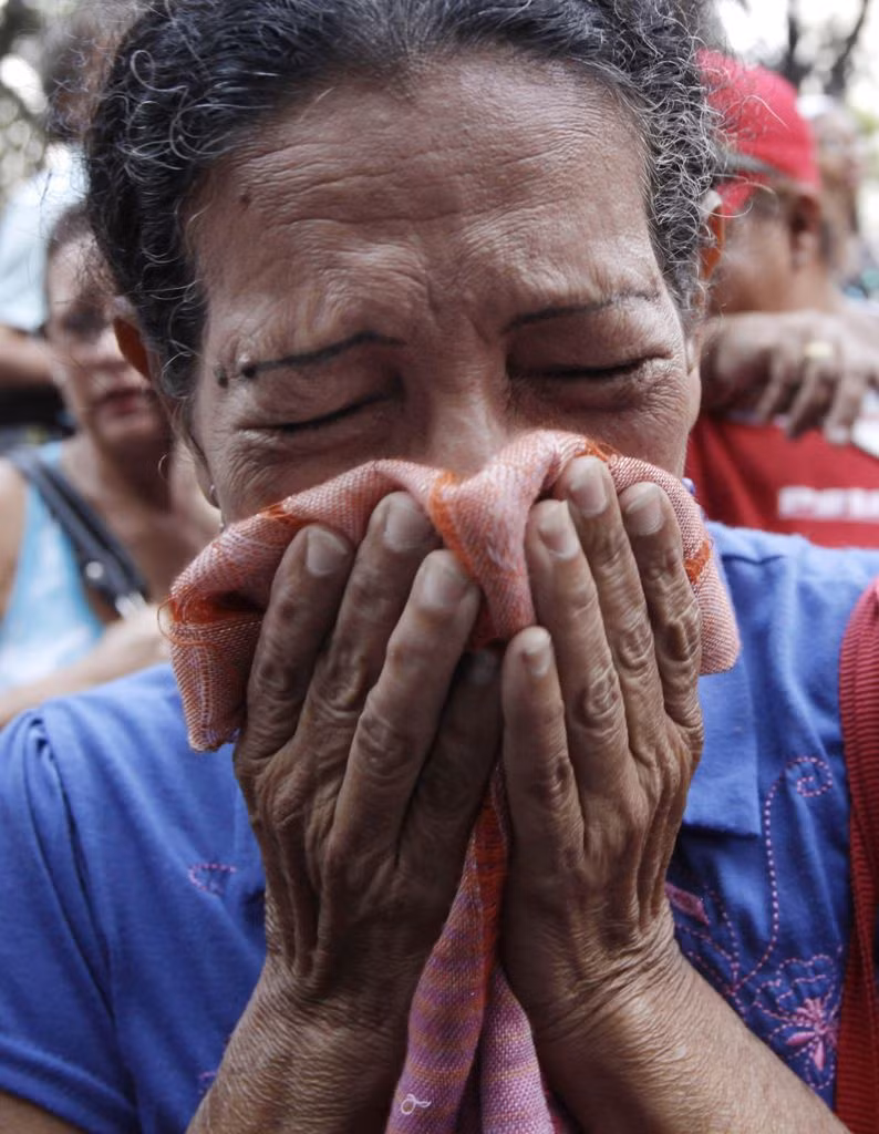 Venezuela và Mỹ Latinh tuôn lệ trước cái chết của Tổng thống Chavez ảnh 2