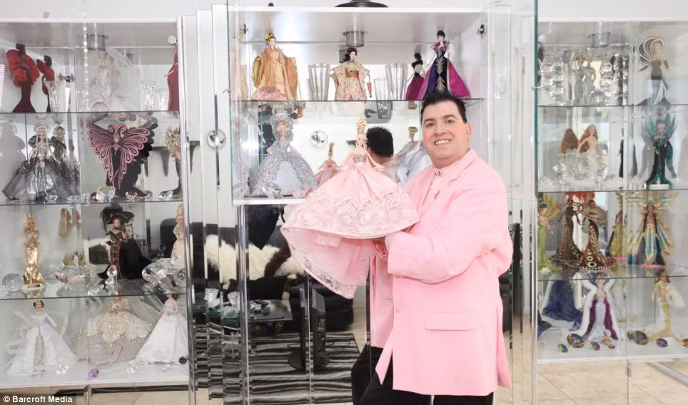 Người đàn ông sưu tập hơn 2.000 búp bê Barbie ảnh 6