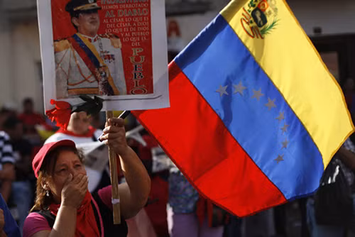 Biển người tiễn đưa di hài cố tổng thống Chavez ảnh 7