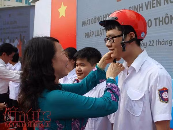 Xây dựng văn hóa an toàn giao thông từ ý thức học sinh, sinh viên ảnh 2