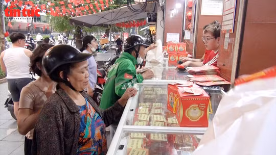 Bánh trung thu truyền thống vẫn 'giữ lửa' trong lòng người tiêu dùng