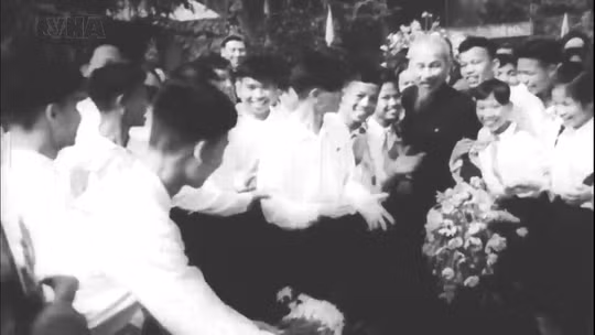 Học Bác mỗi ngày: Người Việt Nam ở nước ngoài là nguồn lực chiến lược quan trọng của đất nước