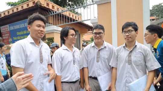 Thí sinh hoàn thành môn Toán với nhiều cung bậc cảm xúc
