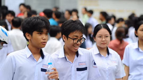 Nhiều thí sinh TP Hồ Chí Minh phấn khởi sau khi hoàn thành môn Ngữ văn