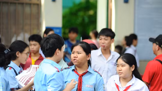 Thí sinh tự tin sau hai môn thi đầu tiên vào lớp 10 tại TP Hồ Chí Minh
