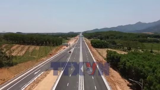 Vượt bão lũ, nhiều dự án cao tốc về đích dịp 19/12
