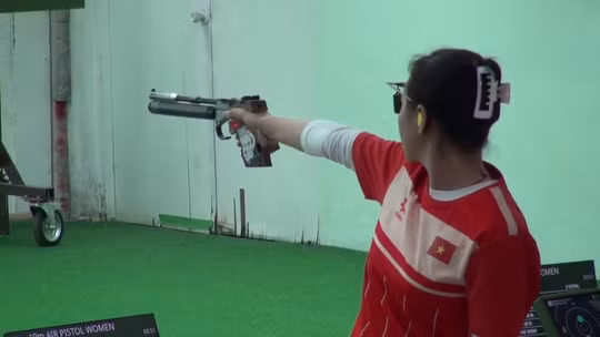Xạ thủ Trịnh Thu Vinh phá 2 kỷ lục, lập cú đúp HCV tại SEA Games 33