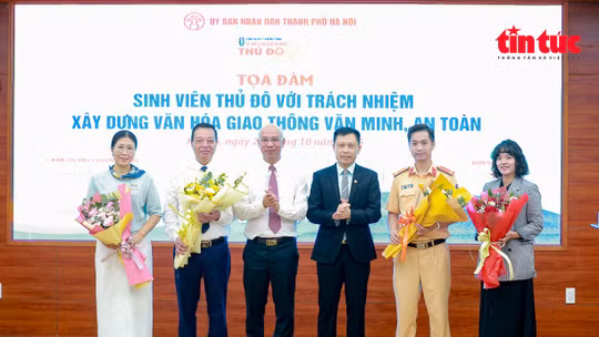 Sinh viên Thủ đô với trách nhiệm xây dựng văn hoá giao thông văn minh, an toàn