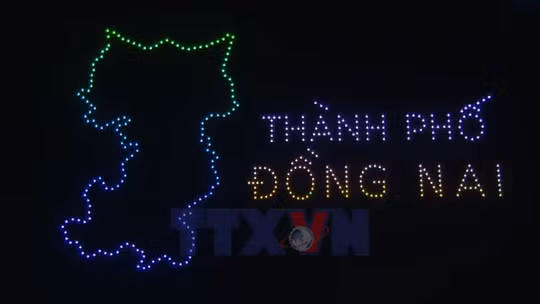 Video: 400 drone rực sáng chào mừng thành phố Đồng Nai