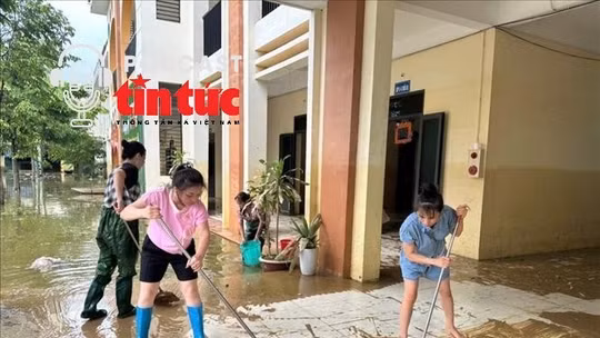 Bác sĩ ơi: Hướng dẫn người dân vùng lũ làm sạch nước, phòng dịch bệnh 