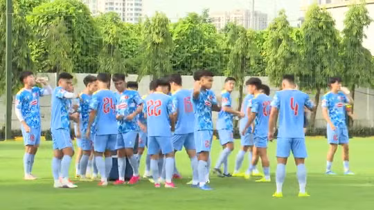 Viktor Lê sung sức trong ngày đầu tập trung cùng U23 Việt Nam