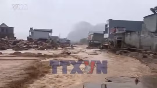Lũ quét ở Lai Châu, cuốn trôi người và nhà cửa