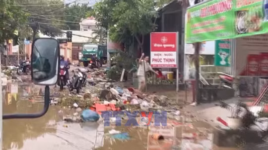 Khánh Hòa: Khẩn trương dọn dẹp ngổn ngang sau lũ lụt