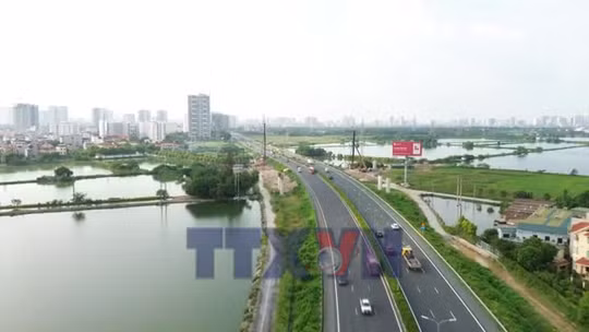 Cục CSGT mở 'luồng xanh' cho người dân về Hà Nội và TP Hồ Chí Minh