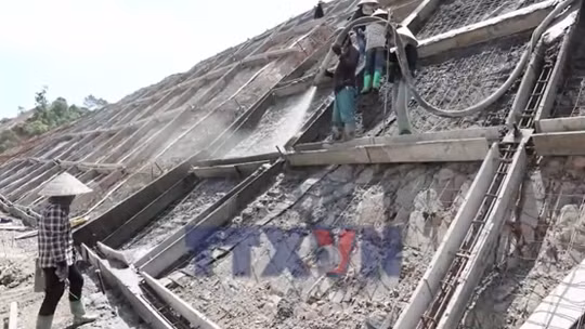 'Đội nắng, trắng đêm' trên công trường cao tốc