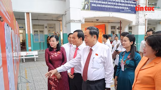 Chủ tịch Quốc hội Trần Thanh Mẫn dự Ngày bầu cử tại xã Hóc Môn.