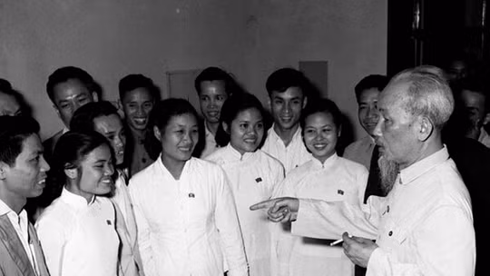 Học Bác mỗi ngày: Đánh giá cán bộ là khâu đột phá