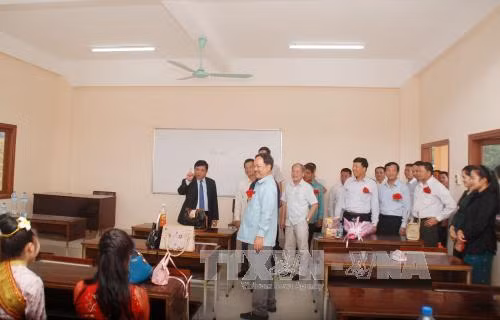 Bàn giao Trung tâm dạy tiếng Việt Nam cho Lào ảnh 2