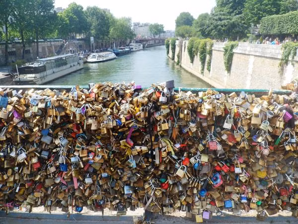 Chính thức dỡ bỏ ‘cầu tình yêu’ ở Paris ảnh 1