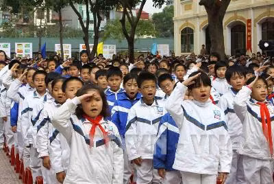 Hà Nội đồng loạt thực hiện chào cờ, hát Quốc ca đầu tuần ảnh 1