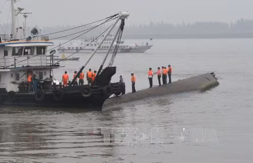 Hiện trường vụ chìm tàu chở 458 người ở Trung Quốc ảnh 3
