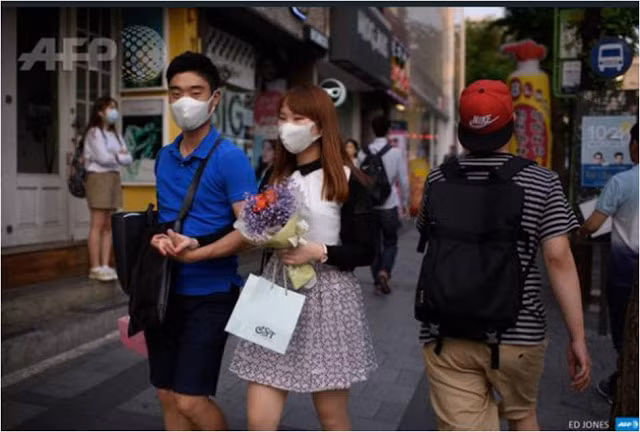 Hàn Quốc 'ngập' khẩu trang vì MERS ảnh 8