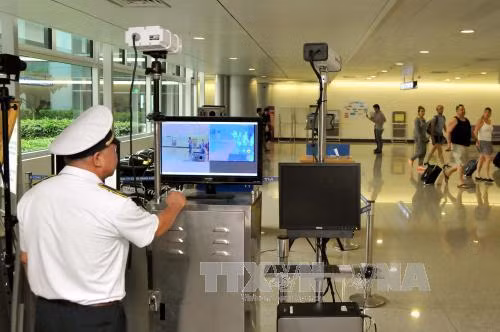 Kiểm tra phòng chống dịch MERS ở sân bay Tân Sơn Nhất ảnh 1