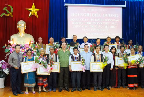 Tây Nguyên phát huy vai trò Người có uy tín: Nòng cốt của mọi phong trào ảnh 1