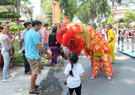 “Quá tải” các khu vui chơi giải trí ảnh 2
