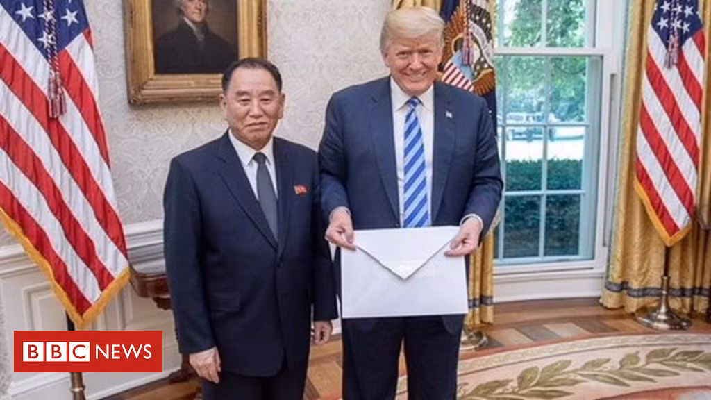 Ông Kim Jong-un gửi Tổng thống Trump lá thư to lạ thường ảnh 1
