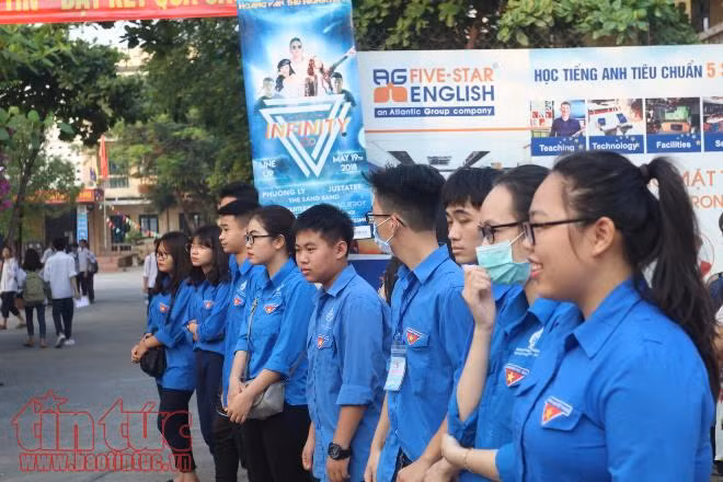 Hôm nay, 95.000 học sinh Hà Nội chính thức bước vào kỳ thi tuyển sinh lớp 10 ảnh 2